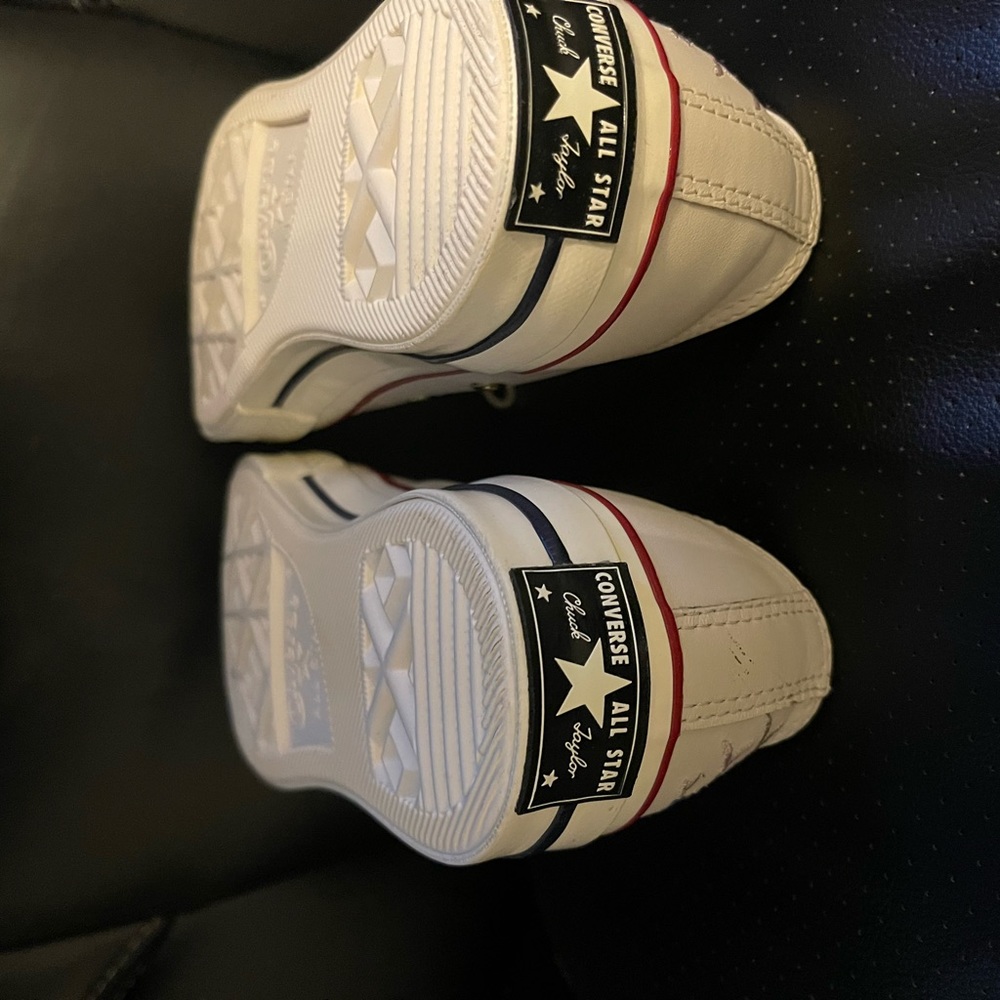 Converse All Star size 9 never worn